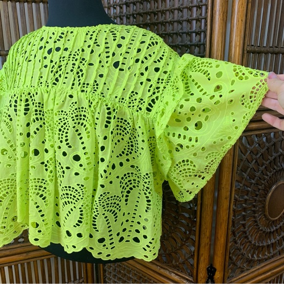 Farm Rio Palm Tree Richelieu Cotton Eyelet Crop Blouse in Lime Green size S - Picture 5 of 13